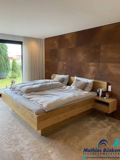 Maßgefertigtes Schlafzimmermöbel aus Holz
