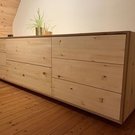 Kommode aus Zirbe-Massivholz