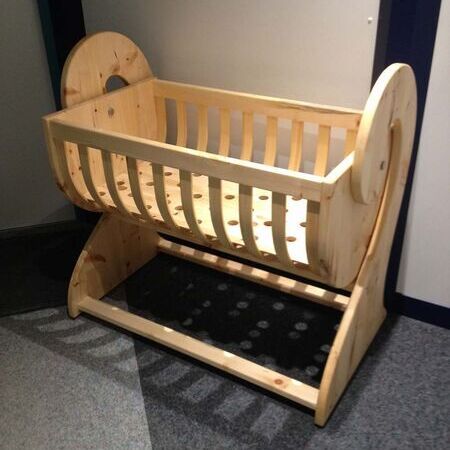 Babywiege aus Zirbe